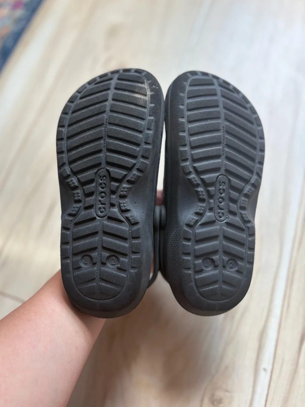 Crocs black Classic Lined Clogs Kids size 2